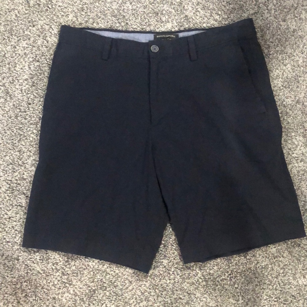 Size 33 navy blue Banana Republic Aiden shorts
